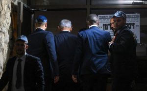 Netanyahu en casa de Deri foto tomada del Video